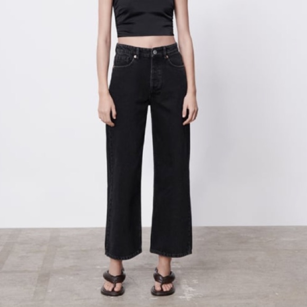 Hi-Rise Wide Leg Cropped Jeans